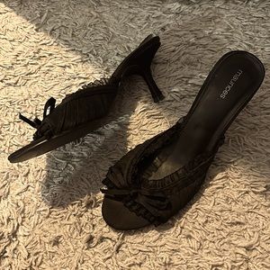 Maurice’s Black Heel with ribbon design